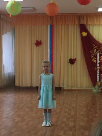 Фотография "Участница конкурса чтецов"
