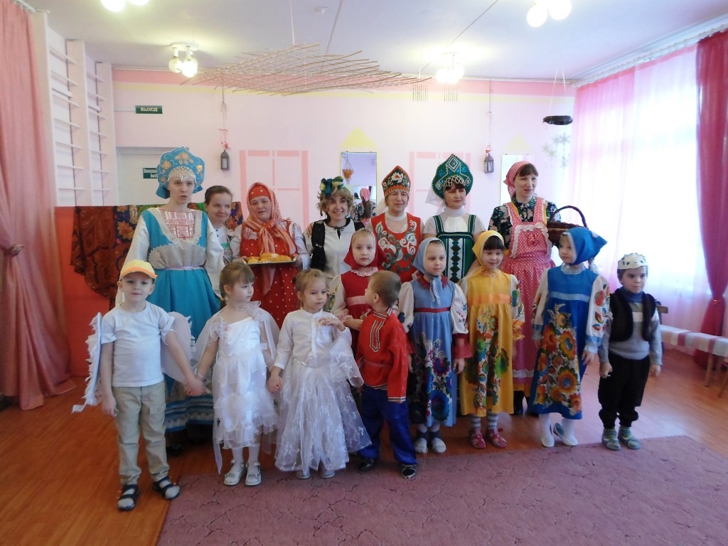 Фотография "Дети, педагоги и родители группы "Колокольчики" после драматизации сказки "Гуси-лебеди"